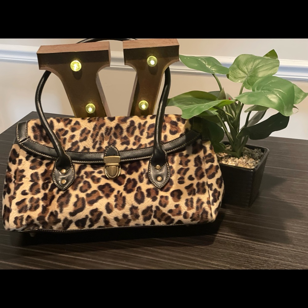 Tiannl Leather Cheetah Print Handbag.